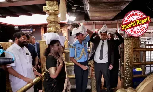 മാളികപ്പുറം ക്ഷേത്രത്തിന് മുന്നില്‍ രാഷ്ട്രപതി തൊഴുതു നില്‍ക്കുന്ന ചിത്രം; ശ്രീകോവിലിന്റെ ഉള്‍വശവും വിഗ്രഹവും ദൃശ്യമായി; വിമര്‍ശനത്തിനൊടുവില്‍ എക്‌സില്‍നിന്ന് പിന്‍വലിച്ച് രാഷ്ട്രപതി ഭവന്‍