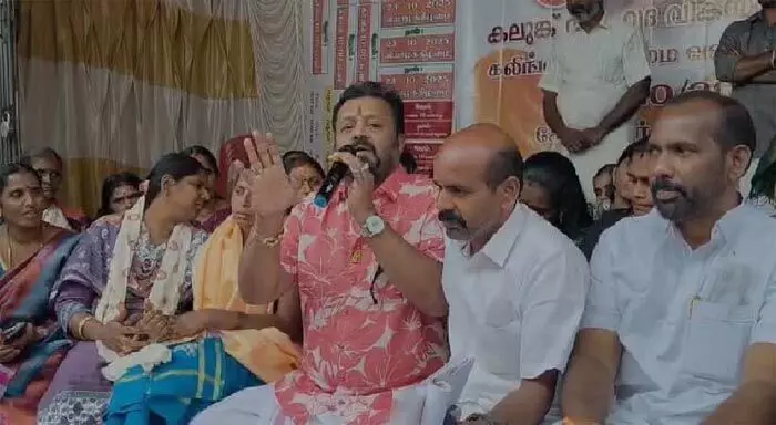 വട്ടവടയിലെ 18 കുടുംബങ്ങള്ക്ക് വീട് വെച്ച് നല്കും; കലുങ്ക് സംവാദത്തില് സുരേഷ് ഗോപിയുടെ പ്രഖ്യാപനം വട്ടവടയിലെ 18 കുടുംബങ്ങള്ക്ക് വീട് വെച്ച് നല്കും; കലുങ്ക് സംവാദത്തില് സുരേഷ് ഗോപിയുടെ പ്രഖ്യാപനം
