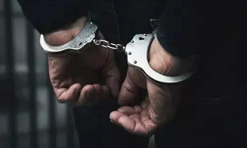 രണ്ട് കിലോ കഞ്ചാവുമായി യുവാക്കള്‍ കസ്റ്റഡിയില്‍; പ്രതിയുടെ വീട്ടില്‍ നിന്നും കഞ്ചാവ് കണ്ടെടുത്ത് പോലിസ്