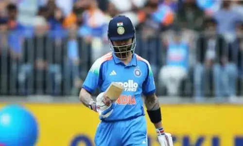 രണ്ടാം ഏകദിനത്തിലും പൂജ്യത്തിന് പുറത്ത്; ; അഡ്‌ലെയ്ഡിൽ നേരിടാനായത് വെറും നാല് പന്തുകൾ; ഓസ്‌ട്രേലിയൻ മണ്ണിൽ വിരാട് കോഹ്‌ലിക്ക് നാണക്കേടിന്റെ റെക്കോർഡ്