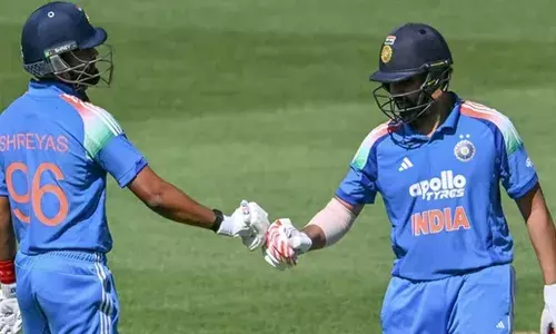 കരകയറ്റിയത്‌ രോഹിത്തിന്റെയും ശ്രേയസ് അയ്യരുടെയും അർധസെഞ്ചുറികൾ; മധ്യനിരയിൽ പൊരുതിയത് അക്സർ പട്ടേൽ; അഡ്‌ലെയ്ഡിൽ ഇന്ത്യയ്‌ക്കെതിരെ ഓസ്ട്രേലിയയ്ക്ക് 265 റൺസ് വിജയലക്ഷ്യം; ആദം സാംപയ്ക്ക് നാല് വിക്കറ്റ്