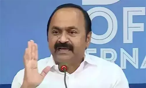 ഷാഫി പറമ്പിലിനെ ആക്രമിച്ച പ്രതി സര്‍ക്കാര്‍ പുറത്താക്കിയെന്ന് പറഞ്ഞ പോലീസുകാരന്‍; ഇതു പറഞ്ഞ് നിയമസഭയെ തെറ്റിദ്ധരിപ്പിച്ച മുഖ്യമന്ത്രി മറുപടി പറയണം; വി ഡി സതീശന്‍