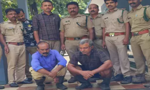 വാ..മക്കളെ പോകാം..; കേഴമാനിനെ കുരുക്കുവച്ച് പിടികൂടി; ഇറച്ചിയാക്കുന്നതിനിടെ സഹോദരങ്ങളെ കൈയ്യോടെ പൊക്കി വനം വകുപ്പ്