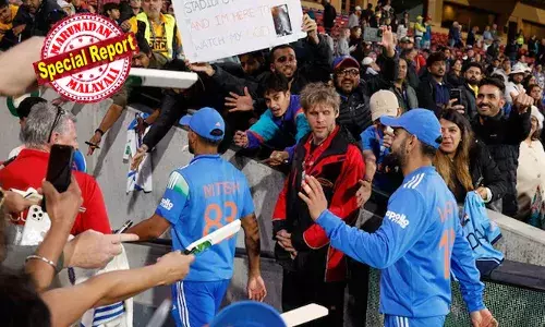 നിരാശനായി മടങ്ങിയ കോഹ്ലിയെ ഗ്യാലറി യാത്രയാക്കിയത് സ്റ്റാന്‍ഡിങ്ങ് ഒവേഷനോടെ; ഗ്ലൗസ് കൊണ്ട് തിരിച്ച് അഭിവാദ്യം ചെയ്ത് കോഹ്ലിയുടെ അപ്രതീക്ഷിത പ്രതികരണം; കിങ്ങിന്റെ വേറിട്ട പ്രതികരണത്തിന്റെ പൊരുളെന്ത്? വിരമിക്കലോ? ചര്‍ച്ചകള്‍ സജീവമാക്കി ക്രിക്കറ്റ് ലോകം