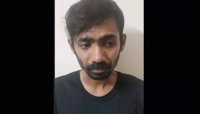 വാഹനത്തില് എം.ഡി.എം.എ കടത്ത്; ചെങ്ങളായിയില് യുവാവിനെ എക്സൈസ് പിടികൂടി വാഹനത്തില് എം.ഡി.എം.എ കടത്ത്; ചെങ്ങളായിയില് യുവാവിനെ എക്സൈസ് പിടികൂടി