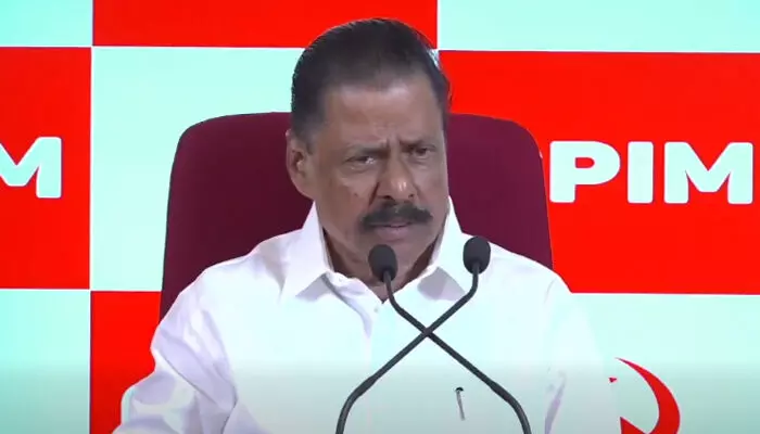 പി എം ശ്രീ പദ്ധതിയില് നിലപാടില് മാറ്റമില്ല; എല്ലാം പരിഹരിക്കാവുന്ന പ്രശ്നം മാത്രം; ഇടതുമുന്നണി നയം നടപ്പാക്കുന്ന സര്ക്കാരല്ല ഇതെന്നും സര്ക്കാരിന് പരിമിതിയുണ്ടെന്നും ഏറ്റുപറഞ്ഞ് എം വി ഗോവിന്ദന്; പദ്ധതിയില് നിന്ന് കിട്ടേണ്ട 8000 കോടി കിട്ടുക തന്നെ വേണം; സിപിഐയുടെ ആശയക്കുഴപ്പം പരിഹരിക്കുമെന്നും സിപിഎം സംസ്ഥാന സെക്രട്ടറിക്ക് ഉറപ്പ് പി എം ശ്രീ പദ്ധതിയില് നിലപാടില് മാറ്റമില്ല; എല്ലാം പരിഹരിക്കാവുന്ന പ്രശ്നം മാത്രം; ഇടതുമുന്നണി നയം നടപ്പാക്കുന്ന സര്ക്കാരല്ല ഇതെന്നും സര്ക്കാരിന് പരിമിതിയുണ്ടെന്നും ഏറ്റുപറഞ്ഞ് എം വി ഗോവിന്ദന്; പദ്ധതിയില് നിന്ന് കിട്ടേണ്ട 8000 കോടി കിട്ടുക തന്നെ വേണം; സിപിഐയുടെ ആശയക്കുഴപ്പം പരിഹരിക്കുമെന്നും സിപിഎം സംസ്ഥാന സെക്രട്ടറിക്ക് ഉറപ്പ്