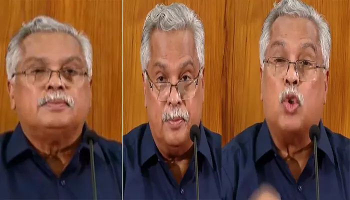 സിപിഐയെ ഇരുട്ടില് നിര്ത്തി തീരുമാനം എടുക്കാനാവില്ല; ഇതല്ല, ഇതാകരുത് എല്ഡിഎഫിന്റെ ശൈലി; പി എം ശ്രീ പദ്ധതി ആരോടും ചര്ച്ച ചെയ്യാതെ ഒപ്പിട്ടത് മുന്നണി മര്യാദയുടെ ലംഘനം; മന്ത്രിക്ക് മാത്രമായി നയം മാറ്റാനാകില്ല; ഇതുജനാധിപത്യത്തിന്റെ വഴിയല്ല, തിരുത്തപ്പെടണമെന്ന് ബിനോയ് വിശ്വം; കര്ശന നടപടി വേണമോയെന്ന തീരുമാനം പാര്ട്ടി എക്സിക്യൂട്ടീവിലേക്ക് മാറ്റി വച്ച് സിപിഐ സിപിഐയെ ഇരുട്ടില് നിര്ത്തി തീരുമാനം എടുക്കാനാവില്ല; ഇതല്ല, ഇതാകരുത് എല്ഡിഎഫിന്റെ ശൈലി; പി എം ശ്രീ പദ്ധതി ആരോടും ചര്ച്ച ചെയ്യാതെ ഒപ്പിട്ടത് മുന്നണി മര്യാദയുടെ ലംഘനം; മന്ത്രിക്ക് മാത്രമായി നയം മാറ്റാനാകില്ല; ഇതുജനാധിപത്യത്തിന്റെ വഴിയല്ല, തിരുത്തപ്പെടണമെന്ന് ബിനോയ് വിശ്വം; കര്ശന നടപടി വേണമോയെന്ന തീരുമാനം പാര്ട്ടി എക്സിക്യൂട്ടീവിലേക്ക് മാറ്റി വച്ച് സിപിഐ