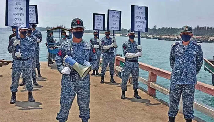 ഇന്ത്യന് മത്സ്യത്തൊഴിലാളികളെ പിടികൂടി ബംഗ്ലാദേശ് നാവികസേന; ഇടപെട്ട് വിദേശകാര്യ മന്ത്രാലയം ഇന്ത്യന് മത്സ്യത്തൊഴിലാളികളെ പിടികൂടി ബംഗ്ലാദേശ് നാവികസേന; ഇടപെട്ട് വിദേശകാര്യ മന്ത്രാലയം