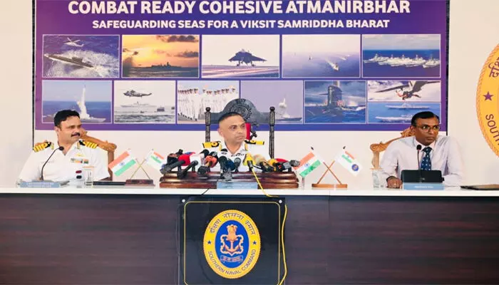 തിരുവനന്തപുരത്ത് ഈ വര്ഷത്തെ നാവികസേനാ ദിനാഘോഷം; ശംഖുമുഖത്ത് മെഗാ ഓപ്പറേഷണല് പ്രദര്ശനം; വിമാന വാഹിനിക്കപ്പലടക്കമുള്ള എല്ലാ പടക്കപ്പലുകളും വിമാനങ്ങളും ഹെലികോപ്ടറുകളും അഭ്യാസ പ്രകടനങ്ങള് നടത്തും തിരുവനന്തപുരത്ത് ഈ വര്ഷത്തെ നാവികസേനാ ദിനാഘോഷം; ശംഖുമുഖത്ത് മെഗാ ഓപ്പറേഷണല് പ്രദര്ശനം; വിമാന വാഹിനിക്കപ്പലടക്കമുള്ള എല്ലാ പടക്കപ്പലുകളും വിമാനങ്ങളും ഹെലികോപ്ടറുകളും അഭ്യാസ പ്രകടനങ്ങള് നടത്തും
