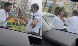പോലീസുകാരനോട് തർക്കിച്ച് നിൽക്കുന്ന ടാക്സി ഡ്രൈവർ; കോളറിന് കയറി പിടിച്ച് തള്ളി ബഹളം; നടുറോഡിലെ കൈവിട്ട കളി വൈറൽ; എന്തൊക്കെ കാണണമെന്ന് കമെന്റുകൾ പോലീസുകാരനോട് തർക്കിച്ച് നിൽക്കുന്ന ടാക്സി ഡ്രൈവർ; കോളറിന് കയറി പിടിച്ച് തള്ളി ബഹളം; നടുറോഡിലെ കൈവിട്ട കളി വൈറൽ; എന്തൊക്കെ കാണണമെന്ന് കമെന്റുകൾ