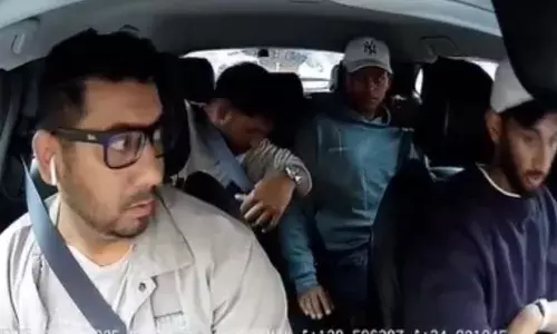 സവാരിക്കായി കാറിൽ കയറിയവരെ കണ്ട് ഞെട്ടൽ; ഊബർ യാത്രയ്ക്കായെത്തിയത് ഇന്ത്യൻ ക്രിക്കറ്റ് ടീം താരങ്ങൾ; ആവേശം പ്രകടിപ്പിക്കാതെ ഡ്രൈവർ; വീഡിയോ വൈറൽ