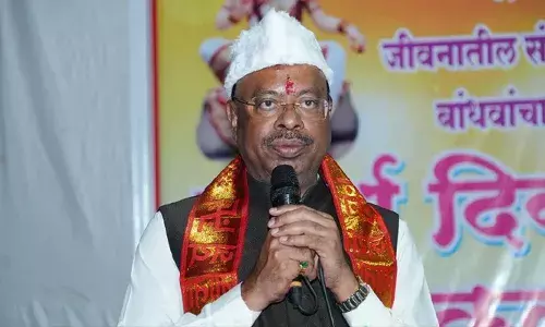 അശ്രദ്ധ പരാമർശങ്ങളോ വിമത പ്രവർത്തനങ്ങളോ പാടില്ല; വാട്സാപ്പ് ഗ്രൂപ്പുകളും ചാറ്റുകളും നിരീക്ഷണത്തിൽ; വിവാദമായി ബി.ജെ.പി മന്ത്രിയുടെ പരാമർശം; ചന്ദ്രശേഖർ ബവൻകുലെ അറസ്റ്റ് ചെയ്യണമെന്ന് ശിവസേന