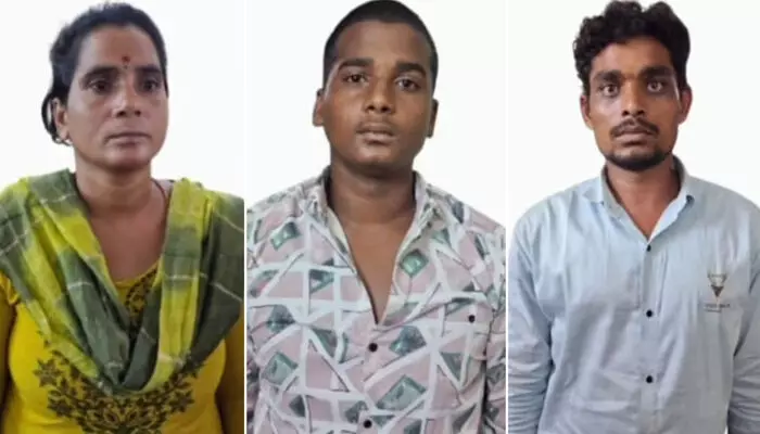 ആഡംബര കാറില് കുടുംബത്തോടൊപ്പം കഞ്ചാവ് കടത്ത്; അഞ്ച് ലക്ഷം രൂപയുടെ കഞ്ചാവുമായി അമ്മയും രണ്ട് മക്കളും ഉള്പ്പെടെ നാലു പേര് പിടിയില് ആഡംബര കാറില് കുടുംബത്തോടൊപ്പം കഞ്ചാവ് കടത്ത്; അഞ്ച് ലക്ഷം രൂപയുടെ കഞ്ചാവുമായി അമ്മയും രണ്ട് മക്കളും ഉള്പ്പെടെ നാലു പേര് പിടിയില്