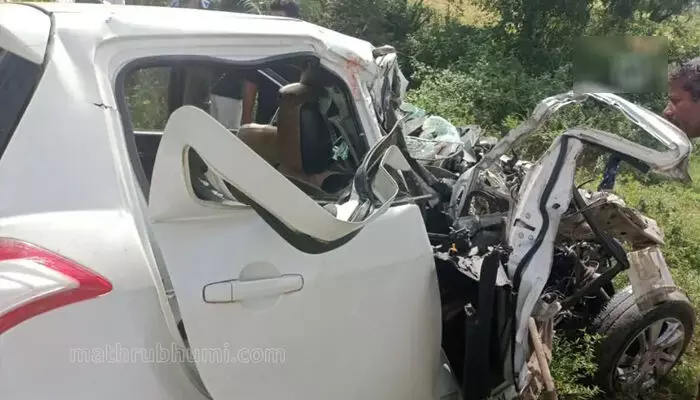 മൈസൂരുവിന് സമീപം ബേഗൂരില് കാറും ലോറിയും കൂട്ടിയിടിച്ച് അപകടം; മലയാളി ദമ്പതിമാര് മരിച്ചു മൈസൂരുവിന് സമീപം ബേഗൂരില് കാറും ലോറിയും കൂട്ടിയിടിച്ച് അപകടം; മലയാളി ദമ്പതിമാര് മരിച്ചു