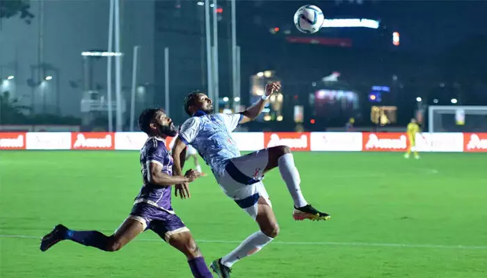 ഫോഴ്സ കൊച്ചിയെ തകർത്ത് എതിരില്ലാത്ത ഒരു ഗോളിന്; സൂപ്പർ ലീഗ് കേരള ഫുട്ബോളിൽ തോൽവിയറിയാതെ കണ്ണൂർ വാരിയേഴ്സ്; ഗോൾ വല കുലുക്കിയത് പ​ക​ര​ക്കാ​ര​നാ​യെത്തിയ അ​ഡ്രി​യാ​ൻ സെ​ർ​ദി​നേ​റോ