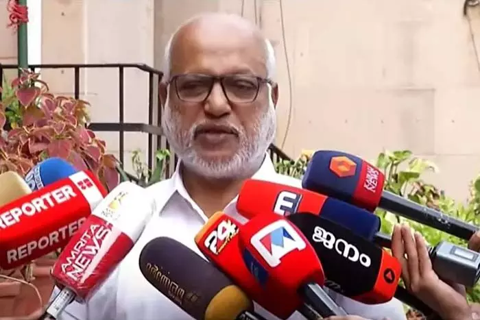 പിഎം ശ്രീ പദ്ധതിയില് ഒപ്പിട്ടാലും വര്ഗീയവത്കരണം ഉണ്ടാകില്ല; നിലവിലുണ്ടായിട്ടുള്ള പ്രശ്നങ്ങളെ സംബന്ധിച്ച് സിപിഐയുടെയും സിപിഎമ്മിന്റെയും കേരള നേതൃത്വം സംസാരിച്ച് തീരുമാനമെടുക്കും; പിഎം ശ്രീയില് ഒപ്പിട്ടതിനെ ന്യായീകരിച്ച് എം എ ബേബി പിഎം ശ്രീ പദ്ധതിയില് ഒപ്പിട്ടാലും വര്ഗീയവത്കരണം ഉണ്ടാകില്ല; നിലവിലുണ്ടായിട്ടുള്ള പ്രശ്നങ്ങളെ സംബന്ധിച്ച് സിപിഐയുടെയും സിപിഎമ്മിന്റെയും കേരള നേതൃത്വം സംസാരിച്ച് തീരുമാനമെടുക്കും; പിഎം ശ്രീയില് ഒപ്പിട്ടതിനെ ന്യായീകരിച്ച് എം എ ബേബി