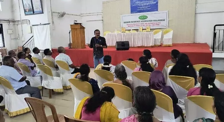 അവബോധമില്ലാത്തതിനാലും ഭയവും മൂലമാണ് സൈബര് കുറ്റകൃത്യങ്ങള്ക്ക് ആളുകള് ഇരയാക്കപെടുന്നതെന്ന് കൊച്ചി സൈബര് ക്രൈം പോലീസ് അവബോധമില്ലാത്തതിനാലും ഭയവും മൂലമാണ് സൈബര് കുറ്റകൃത്യങ്ങള്ക്ക് ആളുകള് ഇരയാക്കപെടുന്നതെന്ന് കൊച്ചി സൈബര് ക്രൈം പോലീസ്