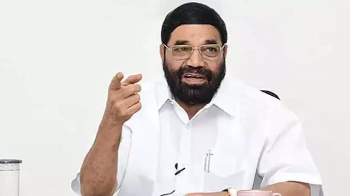 ശബരിമലയില് നിന്ന് സ്വര്ണം കട്ടവരെ എത്രയും വേഗം കല്തുറുങ്കലില് അടയ്ക്കും; പിഎം ശ്രീയില് കേന്ദ്രത്തോട് വിധേയത്വമില്ല; കേരളത്തിലെ കുട്ടികള്ക്ക് ലഭിക്കേണ്ട ഫണ്ട് നിഷേധിക്കേണ്ടയെന്ന നിലപാടാണ് ഞങ്ങള്ക്ക്; വിവാദങ്ങളില് നിലപാടറിയിച്ച് മന്ത്രി വാസവന് ശബരിമലയില് നിന്ന് സ്വര്ണം കട്ടവരെ എത്രയും വേഗം കല്തുറുങ്കലില് അടയ്ക്കും; പിഎം ശ്രീയില് കേന്ദ്രത്തോട് വിധേയത്വമില്ല; കേരളത്തിലെ കുട്ടികള്ക്ക് ലഭിക്കേണ്ട ഫണ്ട് നിഷേധിക്കേണ്ടയെന്ന നിലപാടാണ് ഞങ്ങള്ക്ക്; വിവാദങ്ങളില് നിലപാടറിയിച്ച് മന്ത്രി വാസവന്