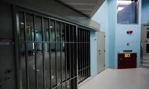 രോഗിയുടെ ബന്ധുവിന് നേരെ ലൈംഗികാതിക്രമം; സിങ്കപ്പൂരില്‍ ഇന്ത്യന്‍ നഴ്‌സിന് കരിമ്പിന്‍ തണ്ട് കൊണ്ട് അടിയും രണ്ട് വര്‍ഷം തടവും