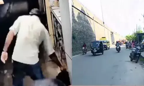 ബസ് വിറ്റ പണവുമായി എത്തിയ അറ്റ്ലസ് ബസ് ഉടമ; എടപ്പാളുകാരന് മുബാറക്കിന് നഷ്ടമായത് 75 ലക്ഷം; കവര്ച്ചക്കാര് രക്ഷപ്പെട്ടത് ഇന്നോവ കാറില്; തൃശൂര് മണ്ണുത്തി ദേശീയപാതയില് വന് കവര്ച്ച ബസ് വിറ്റ പണവുമായി എത്തിയ അറ്റ്ലസ് ബസ് ഉടമ; എടപ്പാളുകാരന് മുബാറക്കിന് നഷ്ടമായത് 75 ലക്ഷം; കവര്ച്ചക്കാര് രക്ഷപ്പെട്ടത് ഇന്നോവ കാറില്; തൃശൂര് മണ്ണുത്തി ദേശീയപാതയില് വന് കവര്ച്ച