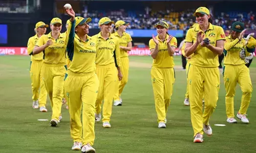 അലാനയുടെ ഏഴ് വിക്കറ്റ് പ്രകടനം; ജയമുറപ്പിച്ച് ബേത് മൂണിയും ജോര്‍ജിയ വോളും; ഏകദിന ലോകകപ്പില്‍ അപരാജിത കുതിപ്പ് തുടര്‍ന്ന് ഓസീസ് വനിതകള്‍; ദക്ഷിണാഫ്രിക്കയെ വീഴ്ത്തി ഒന്നാമത്