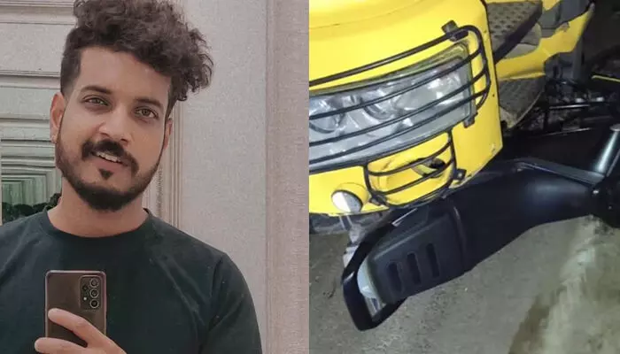 കാറിലിടിച്ച ശേഷം റോഡിലേക്ക് തെറിച്ചു വീണു;  തൃശൂരില് ടോറസ് കയറി ഇറങ്ങി യുവാവിന് ദാരുണാന്ത്യം കാറിലിടിച്ച ശേഷം റോഡിലേക്ക് തെറിച്ചു വീണു;  തൃശൂരില് ടോറസ് കയറി ഇറങ്ങി യുവാവിന് ദാരുണാന്ത്യം