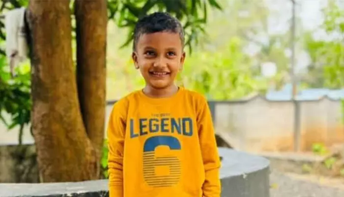 സ്കൂളിലെ ഗോവണിയിൽ നിന്ന് വീണ് പരിക്കേറ്റു; ചികിത്സയിലായിരുന്ന മൂന്നാം ക്ലാസ് വിദ്യാർത്ഥി മരിച്ചു സ്കൂളിലെ ഗോവണിയിൽ നിന്ന് വീണ് പരിക്കേറ്റു; ചികിത്സയിലായിരുന്ന മൂന്നാം ക്ലാസ് വിദ്യാർത്ഥി മരിച്ചു