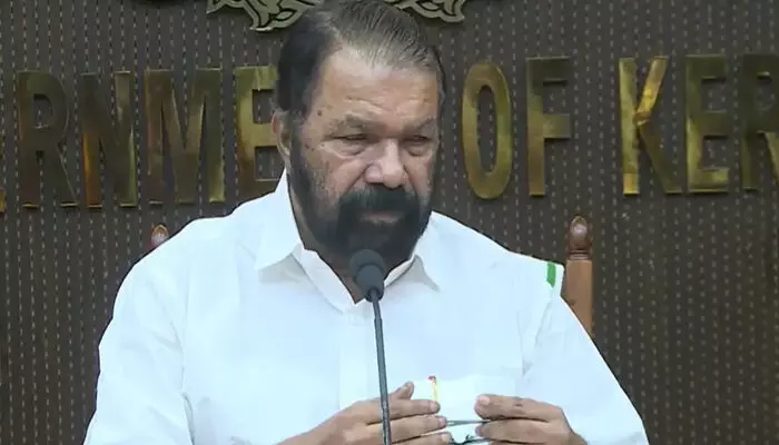 സ്കൂള് ഒളിമ്പിക്സില് മീറ്റ് റെക്കോര്ഡും സ്വര്ണ്ണവും നേടുന്ന അര്ഹരായ കുട്ടികള്ക്ക് വീട് വെച്ചു നല്കും; സ്പോണ്സരെ ലഭിച്ചതായി മന്ത്രി വി. ശിവന്കുട്ടി സ്കൂള് ഒളിമ്പിക്സില് മീറ്റ് റെക്കോര്ഡും സ്വര്ണ്ണവും നേടുന്ന അര്ഹരായ കുട്ടികള്ക്ക് വീട് വെച്ചു നല്കും; സ്പോണ്സരെ ലഭിച്ചതായി മന്ത്രി വി. ശിവന്കുട്ടി