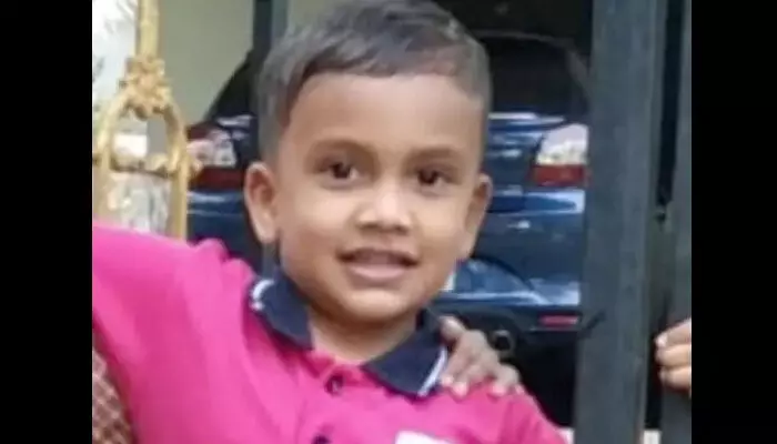 സ്കൂള് കെട്ടിടത്തില്നിന്ന് കാല്തെന്നി വീണ രണ്ടാം ക്ലാസ് വിദ്യാര്ഥി മരിച്ചു സ്കൂള് കെട്ടിടത്തില്നിന്ന് കാല്തെന്നി വീണ രണ്ടാം ക്ലാസ് വിദ്യാര്ഥി മരിച്ചു