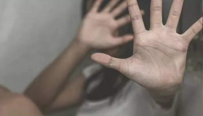വിദ്യാർത്ഥിനിക്ക് നേരെ ആസിഡ് ആക്രമണം; മൂന്ന് പേർക്കായി തിരച്ചിൽ ഊർജ്ജിതമാക്കി പോലീസ് വിദ്യാർത്ഥിനിക്ക് നേരെ ആസിഡ് ആക്രമണം; മൂന്ന് പേർക്കായി തിരച്ചിൽ ഊർജ്ജിതമാക്കി പോലീസ്