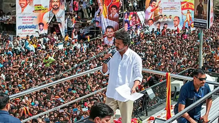 കരൂര് ദുരന്തത്തിലെ ഇരകളുടെ ബന്ധുക്കളെ വിജയ് നാളെ നേരില് കാണും; മാമല്ലപുരത്തെ സ്വകാര്യ ഹോട്ടലില് പരിപാടി സംഘടിപ്പിച്ചു ടിവികെ കരൂര് ദുരന്തത്തിലെ ഇരകളുടെ ബന്ധുക്കളെ വിജയ് നാളെ നേരില് കാണും; മാമല്ലപുരത്തെ സ്വകാര്യ ഹോട്ടലില് പരിപാടി സംഘടിപ്പിച്ചു ടിവികെ