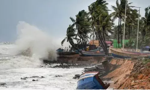തീവ്ര ന്യൂനമര്‍ദം അതിവേഗം ശക്തി പ്രാപിക്കുന്നു; മോന്ത കരതൊടുക 28ന്; ആന്ധ്ര, ഒഡിഷ, ബംഗാള്‍ സംസ്ഥാനങ്ങളില്‍ അതിജാഗ്രത നിര്‍ദേശം
