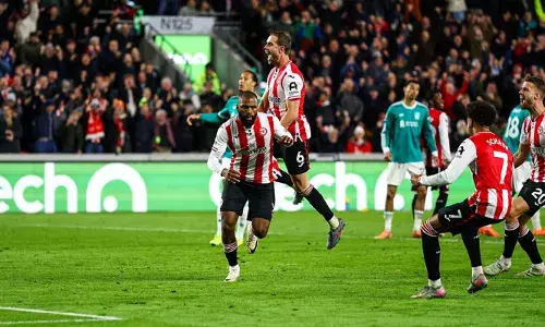 വീണ്ടും കളിമറന്ന് ലിവർപൂൾ; ബ്രെന്റ്ഫോഡിനോട് പരാജയപ്പെട്ടത് രണ്ടിനെതിരെ മൂന്നു ഗോളുകൾക്ക്; ചെമ്പടയുടേത് പ്രീമിയർ ലീഗിലെ തുടർച്ചയായ നാലാം തോൽവി