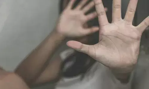 വിദ്യാർത്ഥിനിക്ക് നേരെ ആസിഡ‍് ആക്രമണം; മൂന്ന് പേർക്കായി തിരച്ചിൽ ഊർജ്ജിതമാക്കി പോലീസ്