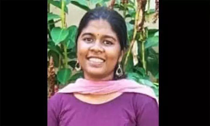 രാവിലെ ഓടാന് പോയ 22കാരി കുഴഞ്ഞുവീണ് മരിച്ചു രാവിലെ ഓടാന് പോയ 22കാരി കുഴഞ്ഞുവീണ് മരിച്ചു