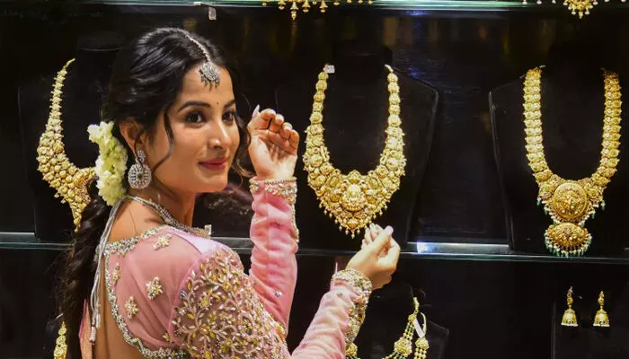 എന്റെ പൊന്നേ...!!; തങ്കത്തിന്റെ റോക്കറ്റ് കുതിപ്പിൽ ആശ്വാസം; സംസ്ഥാനത്ത് സ്വർണവിലയിൽ വീണ്ടും ഇടിവ്; പവന് 840 രൂപ കുറഞ്ഞു എന്റെ പൊന്നേ...!!; തങ്കത്തിന്റെ റോക്കറ്റ് കുതിപ്പിൽ ആശ്വാസം; സംസ്ഥാനത്ത് സ്വർണവിലയിൽ വീണ്ടും ഇടിവ്; പവന് 840 രൂപ കുറഞ്ഞു