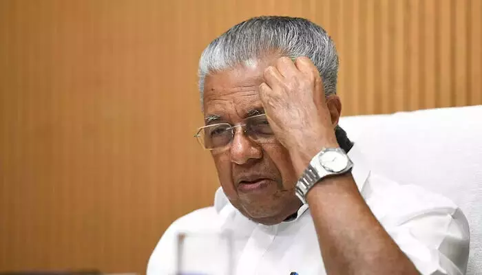 പദ്ധതികള് നടപ്പാക്കുന്നതിനാണ് സര്ക്കാര്, മുടക്കുന്നവരുടെ കൂടെയല്ല; ബിനോയ് വിശ്വം കൂടി പങ്കെടുത്ത പരിപാടിയില് സിപിഐയെ പരോക്ഷമായി വിമര്ശിച്ച് മുഖ്യമന്ത്രി പദ്ധതികള് നടപ്പാക്കുന്നതിനാണ് സര്ക്കാര്, മുടക്കുന്നവരുടെ കൂടെയല്ല; ബിനോയ് വിശ്വം കൂടി പങ്കെടുത്ത പരിപാടിയില് സിപിഐയെ പരോക്ഷമായി വിമര്ശിച്ച് മുഖ്യമന്ത്രി
