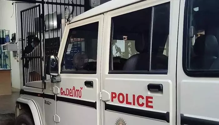 വിദ്യാര്ത്ഥികള് തമ്മില് സംഘര്ഷം: ഒരു വിദ്യാര്ഥിക്ക് തലക്ക് പരിക്കേറ്റു വിദ്യാര്ത്ഥികള് തമ്മില് സംഘര്ഷം: ഒരു വിദ്യാര്ഥിക്ക് തലക്ക് പരിക്കേറ്റു
