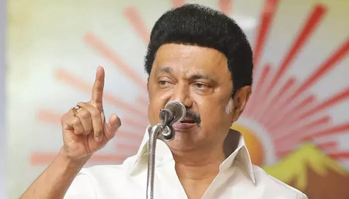 തമിഴ്നാട്ടിലെ വോട്ടര്മാരുടെ അവകാശം അട്ടിമറിക്കാനുള്ള ദുരൂഹ നീക്കം; എസ്ഐആറിനെതിരെ പൊരുതുമെന്ന് എം കെ സ്റ്റാലിന്; സര്വകക്ഷി യോഗം വിളിച്ചു തമിഴ്നാട്ടിലെ വോട്ടര്മാരുടെ അവകാശം അട്ടിമറിക്കാനുള്ള ദുരൂഹ നീക്കം; എസ്ഐആറിനെതിരെ പൊരുതുമെന്ന് എം കെ സ്റ്റാലിന്; സര്വകക്ഷി യോഗം വിളിച്ചു