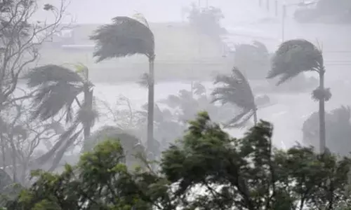 മൊന്‍ ന്ത ചുഴലിക്കാറ്റായി മാറുന്നു; സംസ്ഥാനത്ത് വീണ്ടും മഴ കനക്കും: ഇന്ന് മൂന്ന് ജില്ലകളില്‍ ഓറഞ്ച് അലര്‍ട്ട്