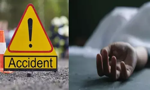 ടൂറിസ്റ്റ് ബസ് പിറകിലേക്ക് എടുക്കവേ ഇടിച്ചിട്ടു; ഭിത്തിയുടെ ഇടയിൽപ്പെട്ട് കണ്ണൂർ സ്വദേശിക്ക് ദാരുണാന്ത്യം; കൂടെ ഉണ്ടായിരുന്ന ആൾക്കും പരിക്ക്; സംഭവം മൈസൂരിൽ