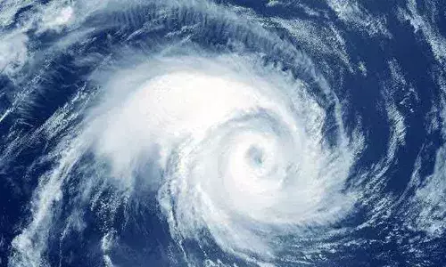 മോന്ത ചുഴലിക്കാറ്റ്;  തമിഴ്നാട് ഉള്‍പ്പെടെ മൂന്ന് സംസ്ഥാനങ്ങളിലെ വിദ്യാഭ്യാസ സ്ഥാപനങ്ങള്‍ക്ക് നാളെ അവധി