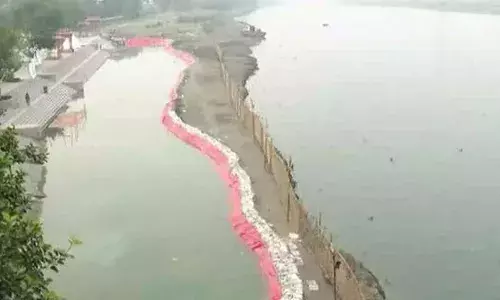 ഛഠ് പൂജയില്‍ മോദിക്ക് സ്നാനം ചെയ്യാന്‍ വ്യാജ യമുനാനദി നിര്‍മ്മിച്ചു; ഭക്തര്‍ക്ക് മലിനമായ നദി;  പൂര്‍വാഞ്ചലികളുടെ ജീവിതം കൊണ്ടാണ് ബിജെപി കളിക്കുന്നതെന്ന് ആംആദ്മി പാര്‍ട്ടി