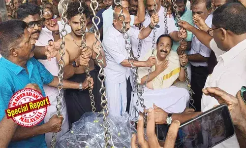 തിരഞ്ഞെടുപ്പില്‍ കാത്തുകൊള്ളണം! എണ്ണായിരത്തിലധികം ഉണ്ണിയപ്പം കൊണ്ട് തുലാഭാരം; പന്മന സുബ്രഹ്‌മണ്യ ക്ഷേത്രത്തില്‍ കോണ്‍ഗ്രസ് പ്രവര്‍ത്തകരുടെ നേര്‍ച്ച നിറവേറ്റി വി ഡി സതീശന്‍; തുലാഭാരം കൊട്ടാരക്കര ഗണപതി ക്ഷേത്രത്തിലെ ഉണ്ണിയപ്പം കൊണ്ട്