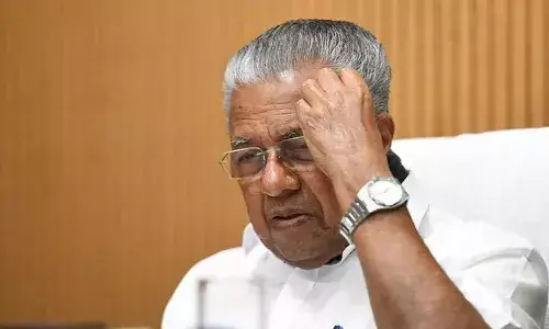 പദ്ധതികള്‍ നടപ്പാക്കുന്നതിനാണ് സര്‍ക്കാര്‍, മുടക്കുന്നവരുടെ കൂടെയല്ല; ബിനോയ് വിശ്വം കൂടി പങ്കെടുത്ത പരിപാടിയില്‍ സിപിഐയെ പരോക്ഷമായി വിമര്‍ശിച്ച് മുഖ്യമന്ത്രി