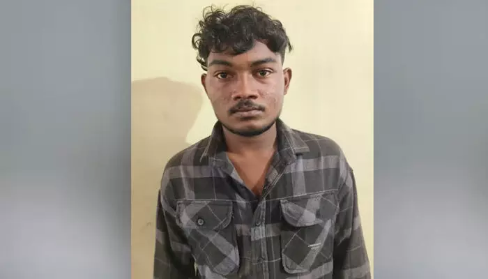 പതിനാലുകാരിയെ പ്രണയം നടിച്ച് ലൈംഗിക അതിക്രമം; തടയാന് ശ്രമിച്ച മാതാപിതാക്കളെ ഭീഷണിപ്പെടുത്തി: 19കാരന് അറസ്റ്റില് പതിനാലുകാരിയെ പ്രണയം നടിച്ച് ലൈംഗിക അതിക്രമം; തടയാന് ശ്രമിച്ച മാതാപിതാക്കളെ ഭീഷണിപ്പെടുത്തി: 19കാരന് അറസ്റ്റില്