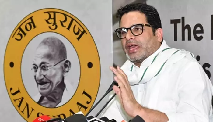 രണ്ട് സംസ്ഥാനങ്ങളില് വോട്ടര്; പ്രശാന്ത് കിഷോറിന്റെ പേര് ബംഗാള്, ബിഹാര് വോട്ടര് പട്ടികകളില്; ജനസുരാജ് പാര്ട്ടിയുടെ നേതൃത്വത്തില് ബിഹാറില് ചലനം ഉണ്ടാക്കാന് പ്രചാരണം കൊഴുപ്പിക്കുന്നതിനിടെ വിവാദം; പ്രശാന്തിന് കാരണം കാണിക്കല് നോട്ടീസ് നല്കി തിരഞ്ഞെടുപ്പ് കമ്മീഷന് രണ്ട് സംസ്ഥാനങ്ങളില് വോട്ടര്; പ്രശാന്ത് കിഷോറിന്റെ പേര് ബംഗാള്, ബിഹാര് വോട്ടര് പട്ടികകളില്; ജനസുരാജ് പാര്ട്ടിയുടെ നേതൃത്വത്തില് ബിഹാറില് ചലനം ഉണ്ടാക്കാന് പ്രചാരണം കൊഴുപ്പിക്കുന്നതിനിടെ വിവാദം; പ്രശാന്തിന് കാരണം കാണിക്കല് നോട്ടീസ് നല്കി തിരഞ്ഞെടുപ്പ് കമ്മീഷന്