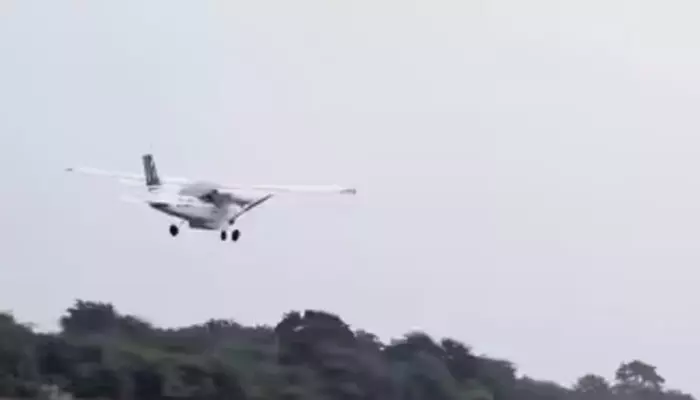 പുകമഞ്ഞ് നിയന്ത്രിക്കണം..; ഡൽഹി നഗരത്തിൽ ക്ലൗഡ് സീഡിങ് നടത്തി; ഈർപ്പം നിറഞ്ഞ മേഘങ്ങൾക്ക് മുകളിലൂടെ പ്രോസസ്സ്; കൃത്രിമ മഴ ഉടൻ പെയ്യുമെന്ന പ്രതീക്ഷയിൽ അധികൃതർ പുകമഞ്ഞ് നിയന്ത്രിക്കണം..; ഡൽഹി നഗരത്തിൽ ക്ലൗഡ് സീഡിങ് നടത്തി; ഈർപ്പം നിറഞ്ഞ മേഘങ്ങൾക്ക് മുകളിലൂടെ പ്രോസസ്സ്; കൃത്രിമ മഴ ഉടൻ പെയ്യുമെന്ന പ്രതീക്ഷയിൽ അധികൃതർ