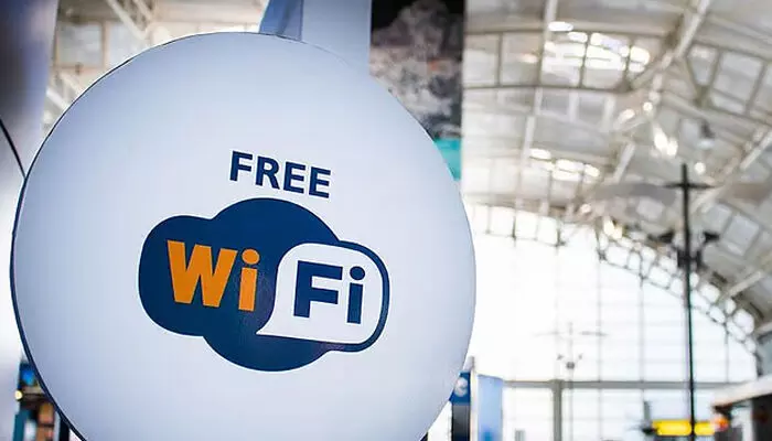 സാമ്പത്തിക ഇടപാടുകള്ക്ക് സുരക്ഷാ ഭീഷണി;  ബാങ്കിംഗ് ഇടപാടുകള്ക്ക് പൊതു വൈഫൈ ഉപയോഗിക്കരുതെന്ന് ദുബായ് പോലീസ് സാമ്പത്തിക ഇടപാടുകള്ക്ക് സുരക്ഷാ ഭീഷണി;  ബാങ്കിംഗ് ഇടപാടുകള്ക്ക് പൊതു വൈഫൈ ഉപയോഗിക്കരുതെന്ന് ദുബായ് പോലീസ്