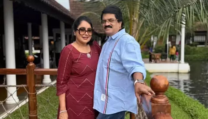 എല്ലാ മുഖത്തും നിന്നെയാണ് കാണുന്നത്..; ആ മറുപടി ഹൃദയത്തിൽ തൊട്ടു; സൗഹൃദം എപ്പോൾ പ്രണയമായി മാറിയെന്ന് അറിയില്ല; പിന്തുണച്ചത് അമ്മ മാത്രം; വെല്ലുവിളികളെക്കുറിച്ച് എംജിയും ലേഖയും എല്ലാ മുഖത്തും നിന്നെയാണ് കാണുന്നത്..; ആ മറുപടി ഹൃദയത്തിൽ തൊട്ടു; സൗഹൃദം എപ്പോൾ പ്രണയമായി മാറിയെന്ന് അറിയില്ല; പിന്തുണച്ചത് അമ്മ മാത്രം; വെല്ലുവിളികളെക്കുറിച്ച് എംജിയും ലേഖയും